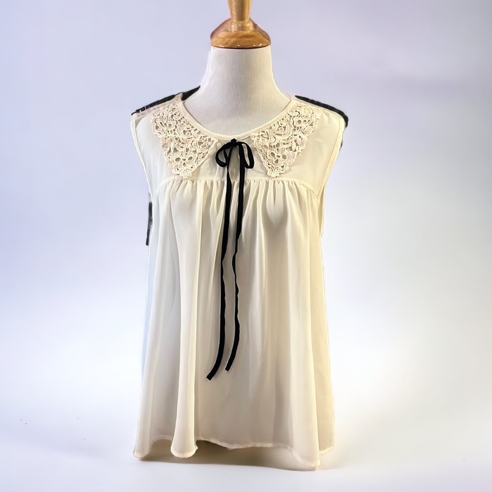MOON COLLECTION LACED COLLAR SLEEVELESS SHEER BLOUSE CREAM BLUE SIZE LG